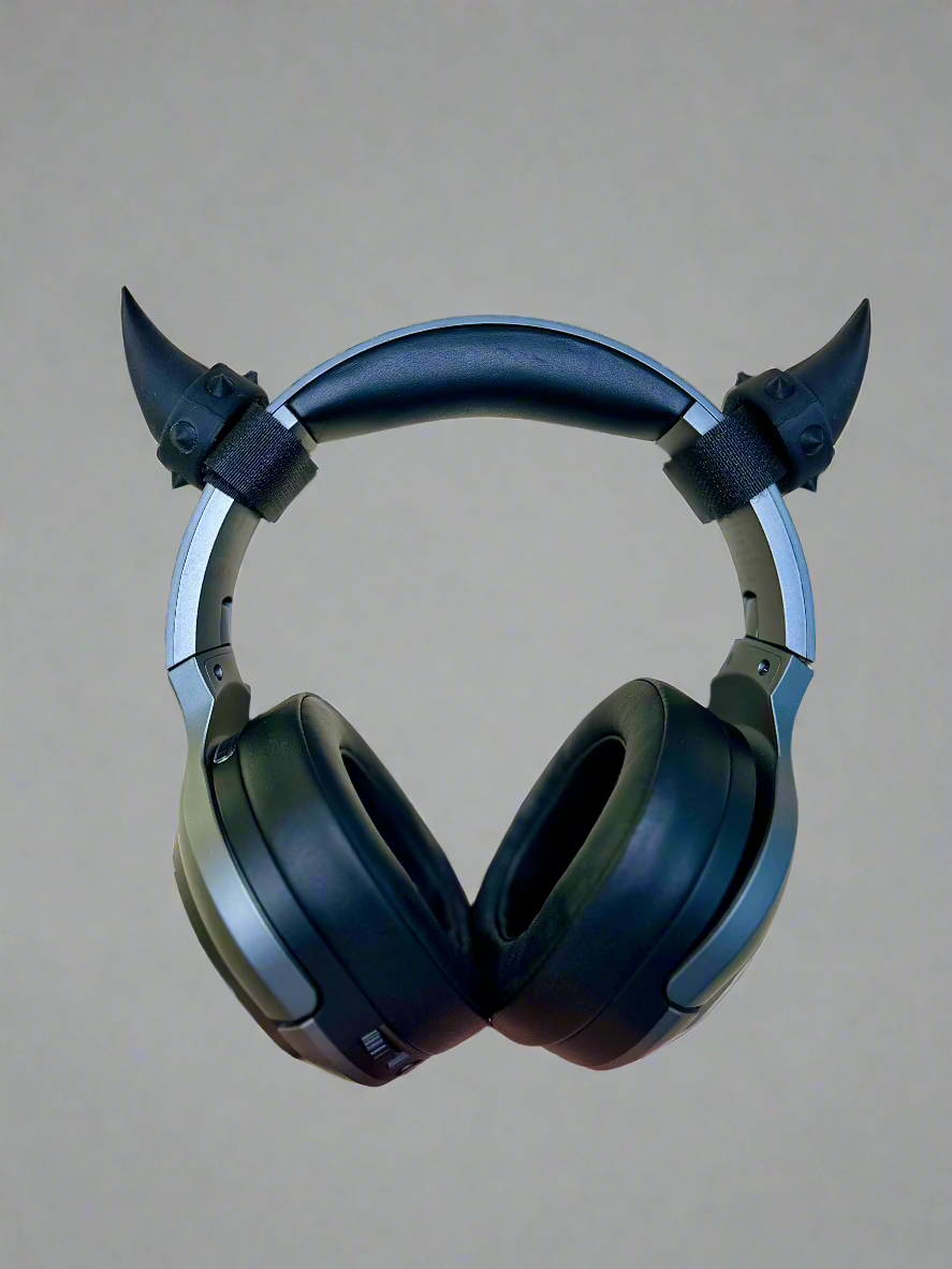 Spiny Headset Boss Horn Set with Adjustable Strap